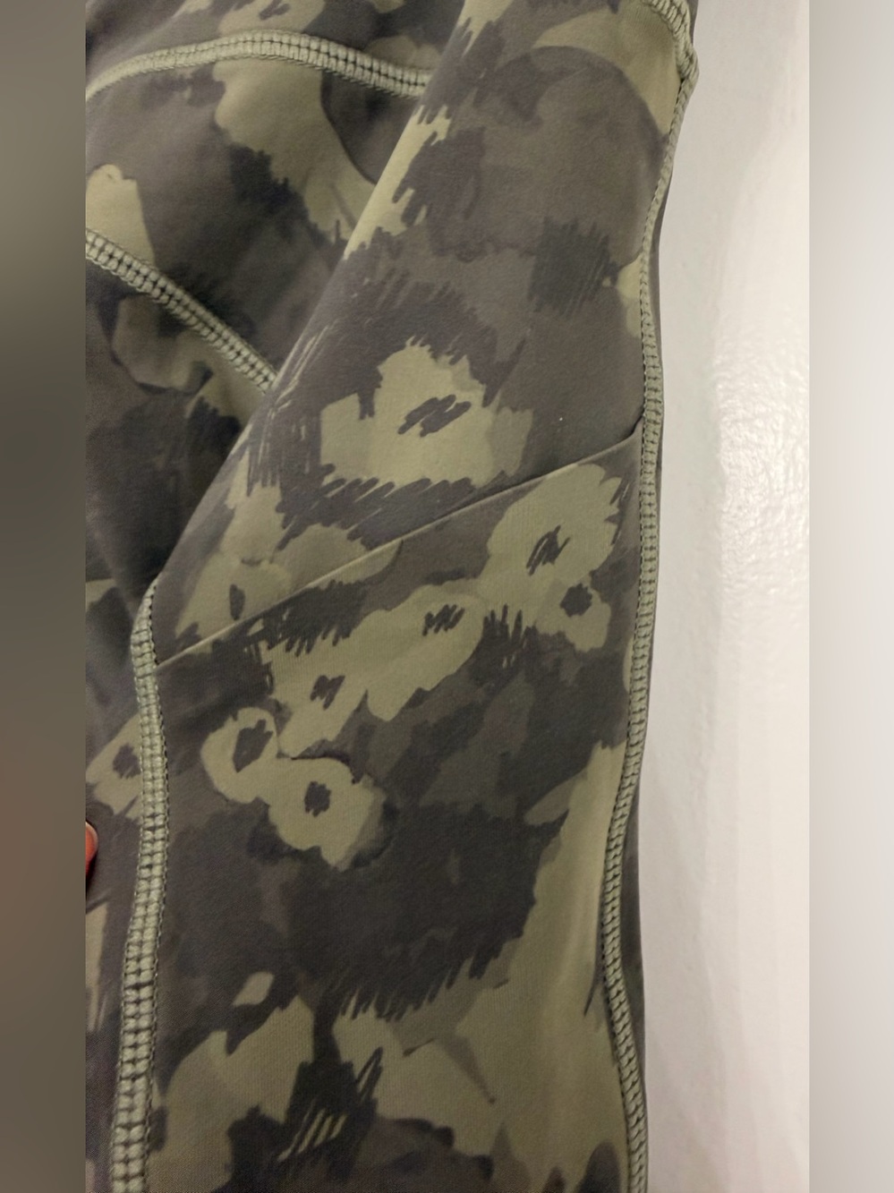 Vuori Stride Legging Oregano Camo Green Size Large - Picture 4 of 7